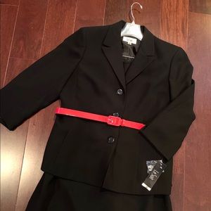 Black, 💯 poly, Le Suit, pencil skirt suit